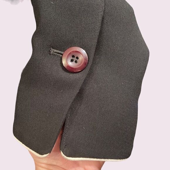 Black and White Structured Blazer - Picture 4 of 13